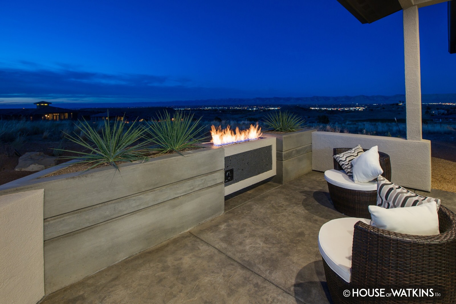 Outdoor firepit