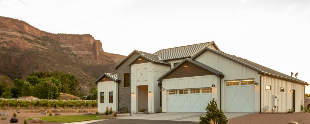 contemporary_farmhouse_4_car_garage