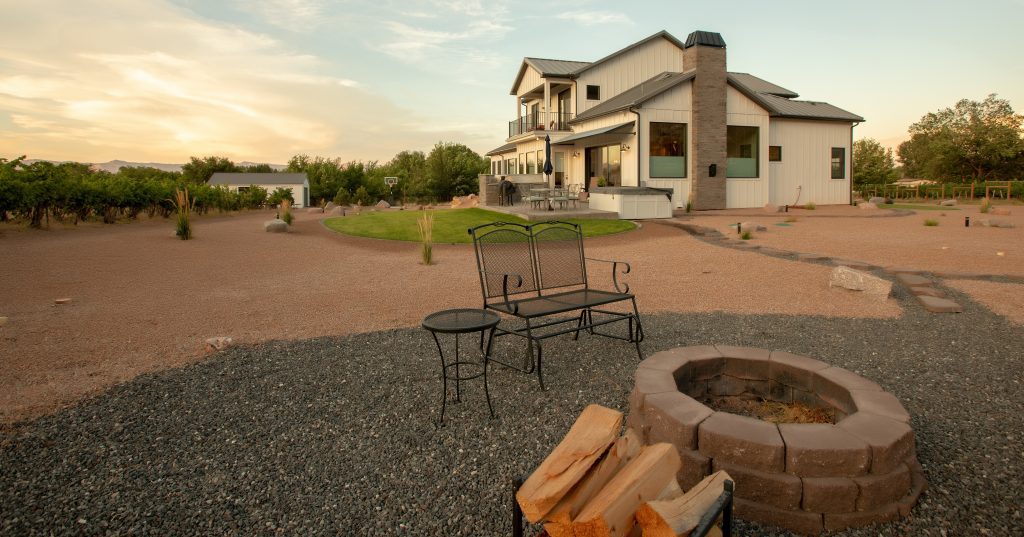 contemporary_farmhouse_firepit