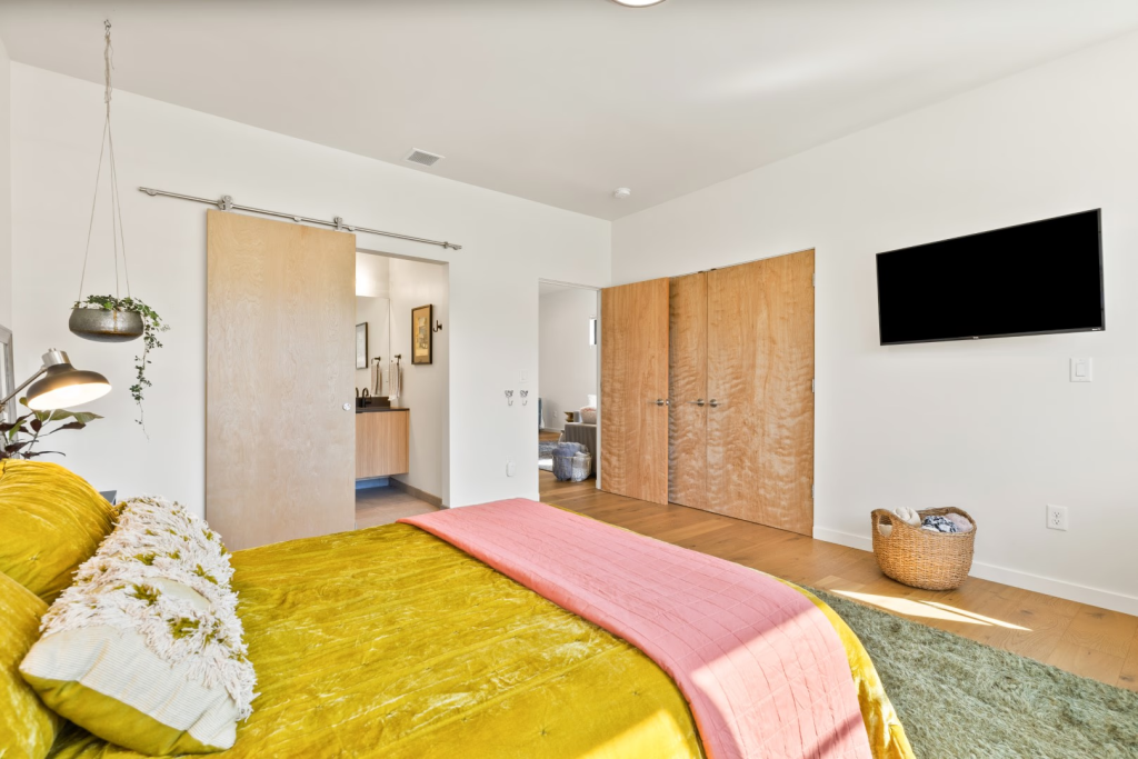 Colorful Bedroom_result