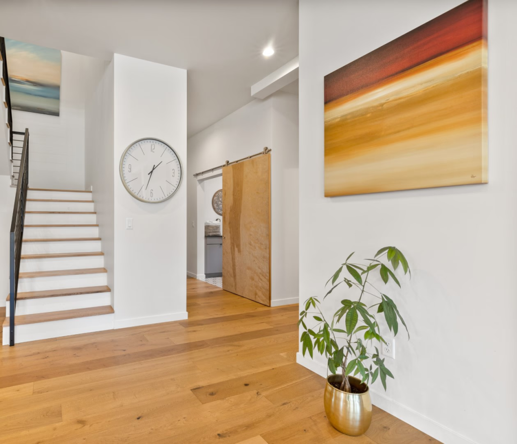 Staircase with storage_result