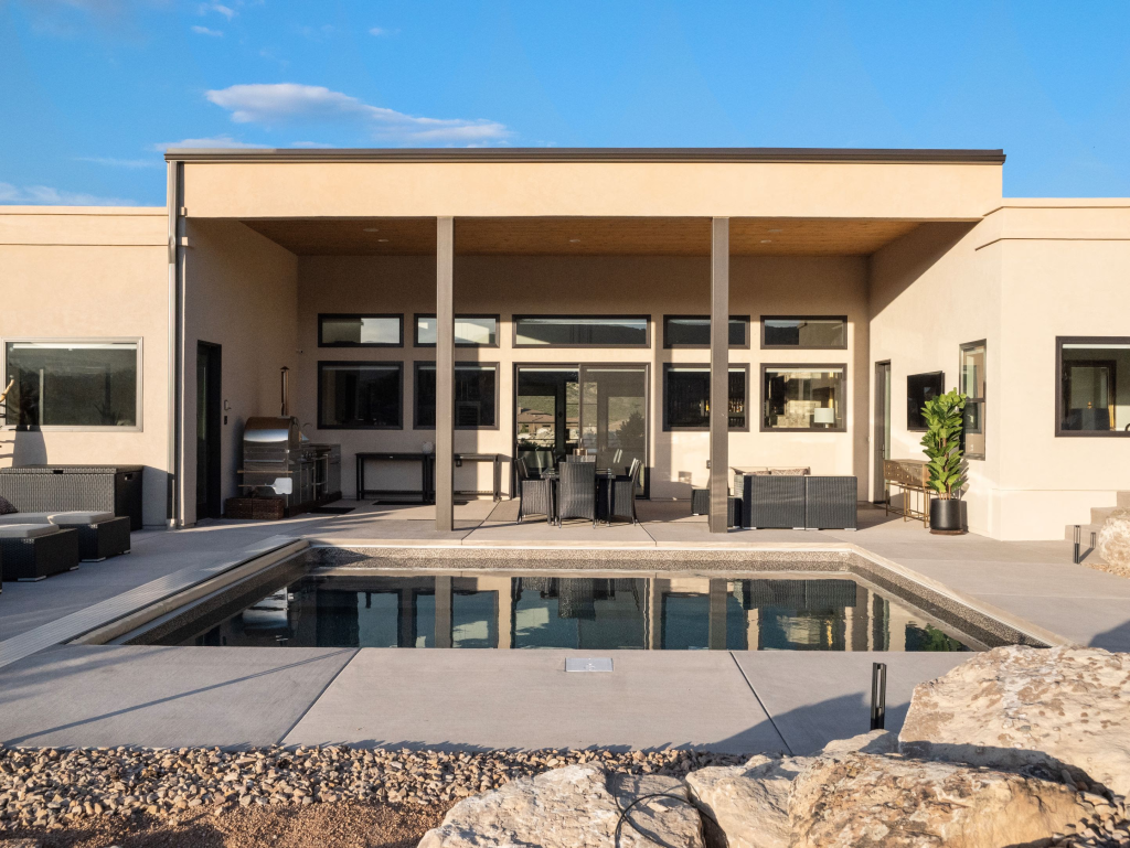 outdoor-living-rear-elevation-luxury-home_result